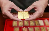 Giá vàng giảm 800.000 đồng/lượng