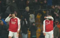 Arsenal đánh rơi chiến thắng khó tin