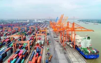 Cảng biển sôi động xuất nhập khẩu đầu năm