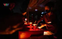 Du khách đổ về chợ Âm Dương lúc nửa đêm, mua gà đen “lấy lộc” đầu xuân