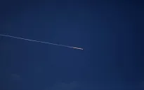 Iran phóng dồn dập 7 đợt tên lửa đáp trả Israel, nhiều công trình tại Tel Aviv bị phá hủy