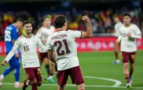 Yamal im tiếng, Tây Ban Nha vẫn dễ dàng hạ Serbia