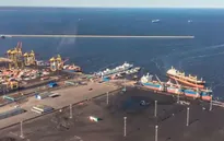 Ukraine tiếp tục không kích cảng Ust-Luga của Nga
