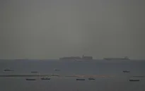 Iran xúc tiến thu phí tàu thuyền qua eo biển Hormuz