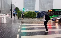 Mưa đá, dông lốc và mưa lớn cực đoan gây gián đoạn diện rộng tại Trung Quốc