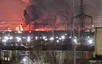 Ukraine tấn công nhà máy lọc dầu Yaroslavl và nhiều khu vực của Nga
