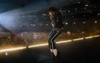 Con trai Michael Jackson sốc vì xúc động khi chứng kiến Jafaar hóa thân thành cha mình trong phim tiểu sử