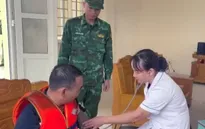 Kịp thời cứu 4 ngư dân gặp nạn trên vùng biển Cô Tô