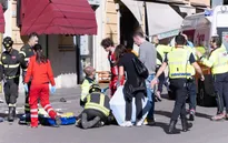 Ô tô lao vào đám đông ở Italy khiến nhiều người thương nặng