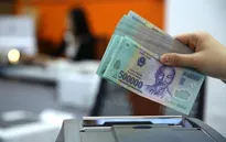 Lãi suất qua đêm giảm về 4,9%/năm