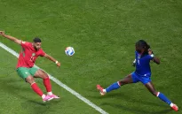 Morocco đi tiếp nhưng lộ điểm yếu trước vòng knock-out