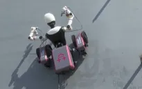 Robot "người nhện" leo tường