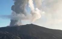 Italy: Vận hành cáp treo trên núi lửa Etna