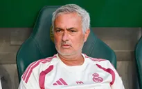 Mourinho tiết lộ từng ký hợp đồng dẫn dắt Manchester United năm 2013