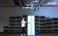 Robot hình người lập kỷ lục bật nhảy