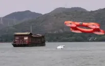 Robot bay - "Phao cứu sinh" thông minh trên sông nước
