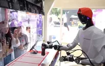Robot vận hành cửa hàng ven đường tại Trung Quốc