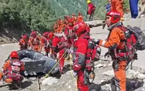 Nối lại hoạt động cứu hộ tại khu vực lũ quét ở biên giới Nepal - Trung Quốc