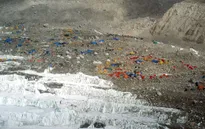 Nguyên nhân khó tin góp phần làm tan chảy sông băng trên Everest
