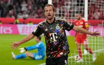 Harry Kane lập kỷ lục, Bayern Munich đại thắng 7-0
