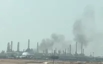Houthi tấn công cơ sở dầu mỏ của Saudi Arabia 