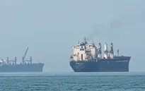 Hàng loạt tàu bị tấn công tại eo biển Hormuz