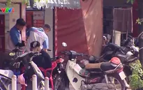 Nhiều cơ sở sửa chữa xe máy chật hẹp, thuê ở nhà xưởng tạm bợ, tiềm ẩn nguy cơ cháy nổ