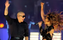 Jennifer Lopez rút lui khỏi lễ khai mạc World Cup, Pitbull vui mừng