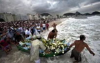 Brazil: Người dân nhảy múa trên bãi biển đón năm mới