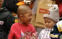 Bệnh nhi ung thư nghèo ấm lòng với “Xuân yêu thương”