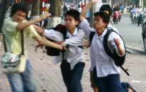 Bạo lực học đường theo kiểu xã hội đen