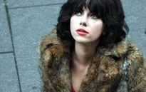 Ra mắt bộ phim kinh dị “Under the Skin”