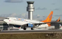 Máy bay Canada hạ cánh khẩn cấp do nhiễu động mạnh
