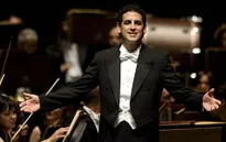 Ca sĩ opera nổi tiếng thế giới mang âm nhạc đến trẻ em nghèo