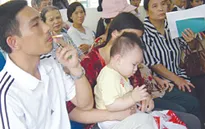 "Cấm hút thuốc nơi công cộng rất có lợi cho trẻ em"