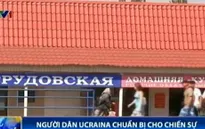Người dân Ukraine chuẩn bị đối phó với chiến sự ở miền Đông