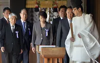 Thủ tướng Nhật Bản gửi đồ lễ đến đền Yasukuni
