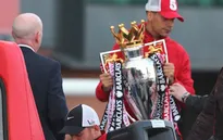 "Ghen tị" với Giggs, Rio Ferdinand quyết chưa treo giày
