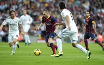 Iniesta "tỏ lòng trung" với Barcelona