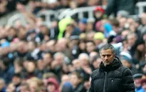 Cái khó của Chelsea: Có tiền chẳng biết mua ai