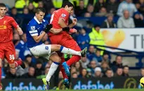 Hậu derby Merseyside: HLV Liverpool trách trọng tài không đuổi người