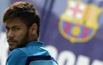 Neymar "đứng núi này, trông núi nọ"
