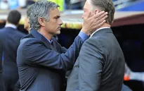 Jose Mourinho ghen tỵ với Louis van Gaal vì chiếc "ghế nóng" tại Man Utd