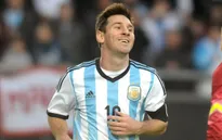 Ronaldo "béo": Messi đã là huyền thoại, cần gì World Cup!