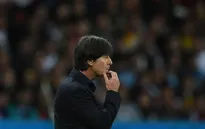 HLV Joachim Loew bóng gió chê bai bộ đôi Mertesacker - Boateng