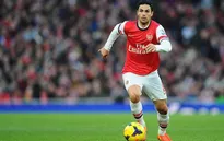Quyết bán Vermaelen, Arsenal trao băng thủ quân cho Arteta