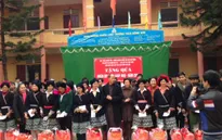 Hội Phật giáo tỉnh Phú Thọ trao quà tết cho những hoàn cảnh khó khăn