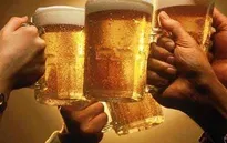 1 người Việt uống 100 chai bia/năm