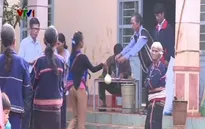 Đồng bào vùng sâu Gia Lai góp gạo ủng hộ quân, dân vùng biển đảo