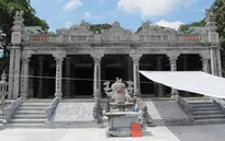 Không sử dụng biểu tượng, linh vật lạ ở nơi công cộng